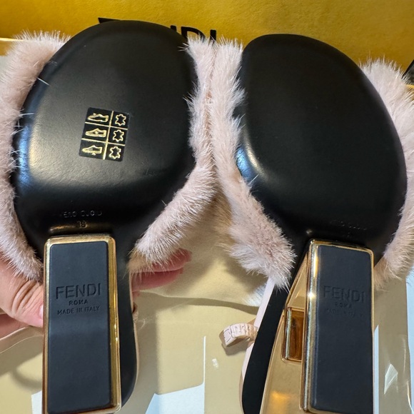 Fendi women Leather mink fur mules & clogs Fendi Pink size 38 EU in Leather - Picture 5 of 14